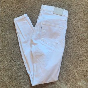 White Levi super skinny